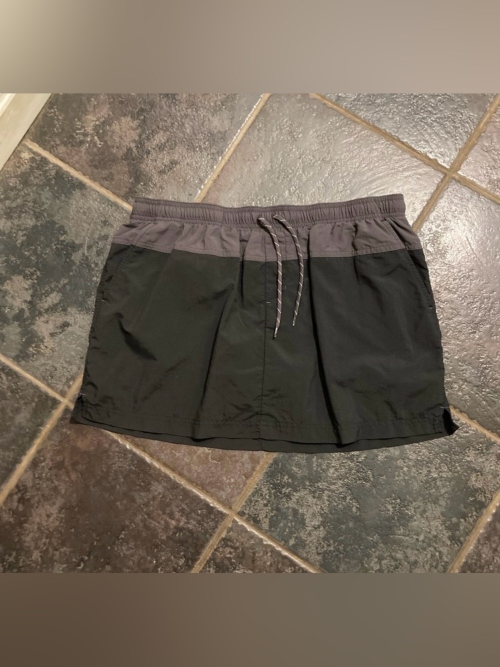Columbia Grey and Charcoal Women’s Performance Skort Size L